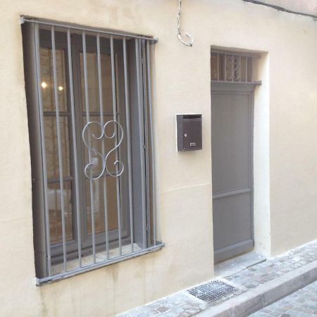 Studio Typique Et Cosy Climatise. Arles Exterior photo