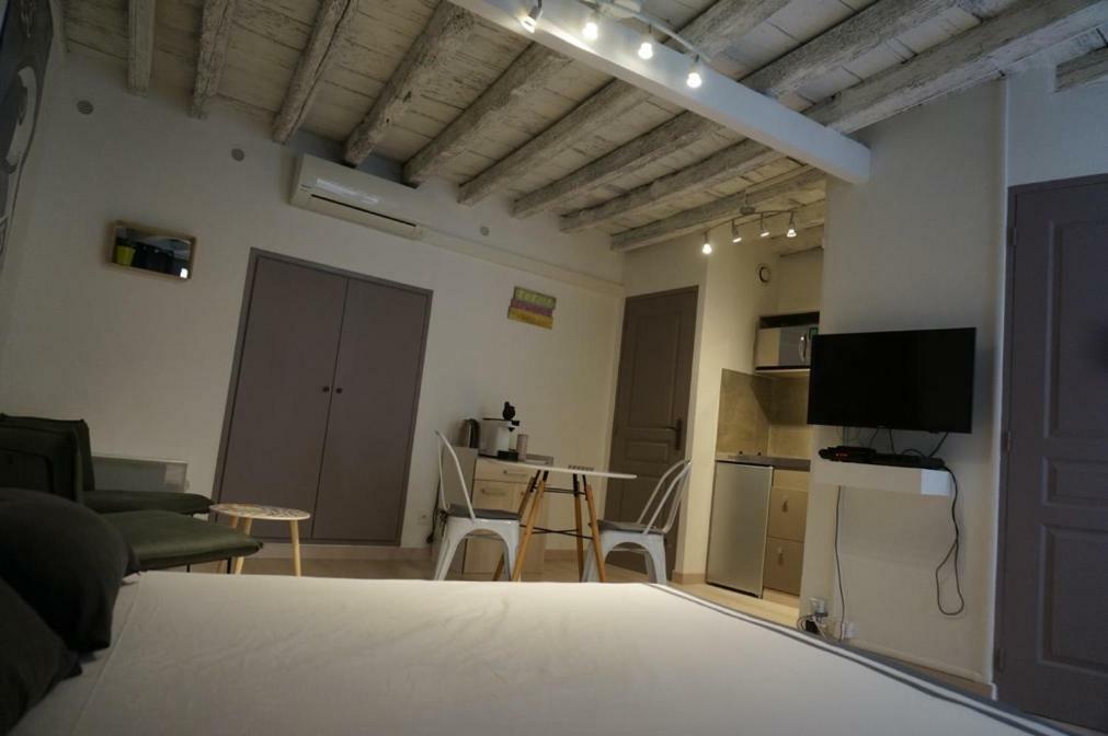 Studio Typique Et Cosy Climatise. Arles Exterior photo