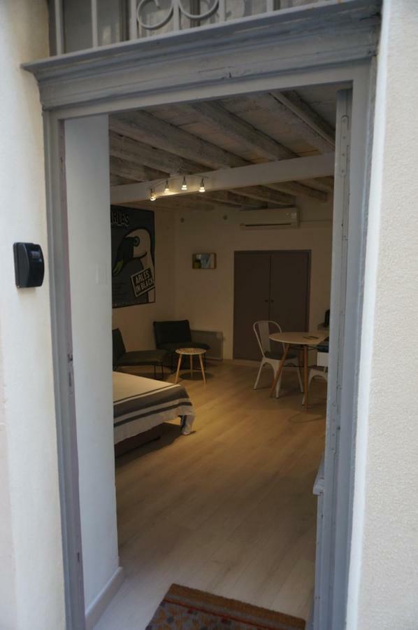 Studio Typique Et Cosy Climatise. Arles Exterior photo